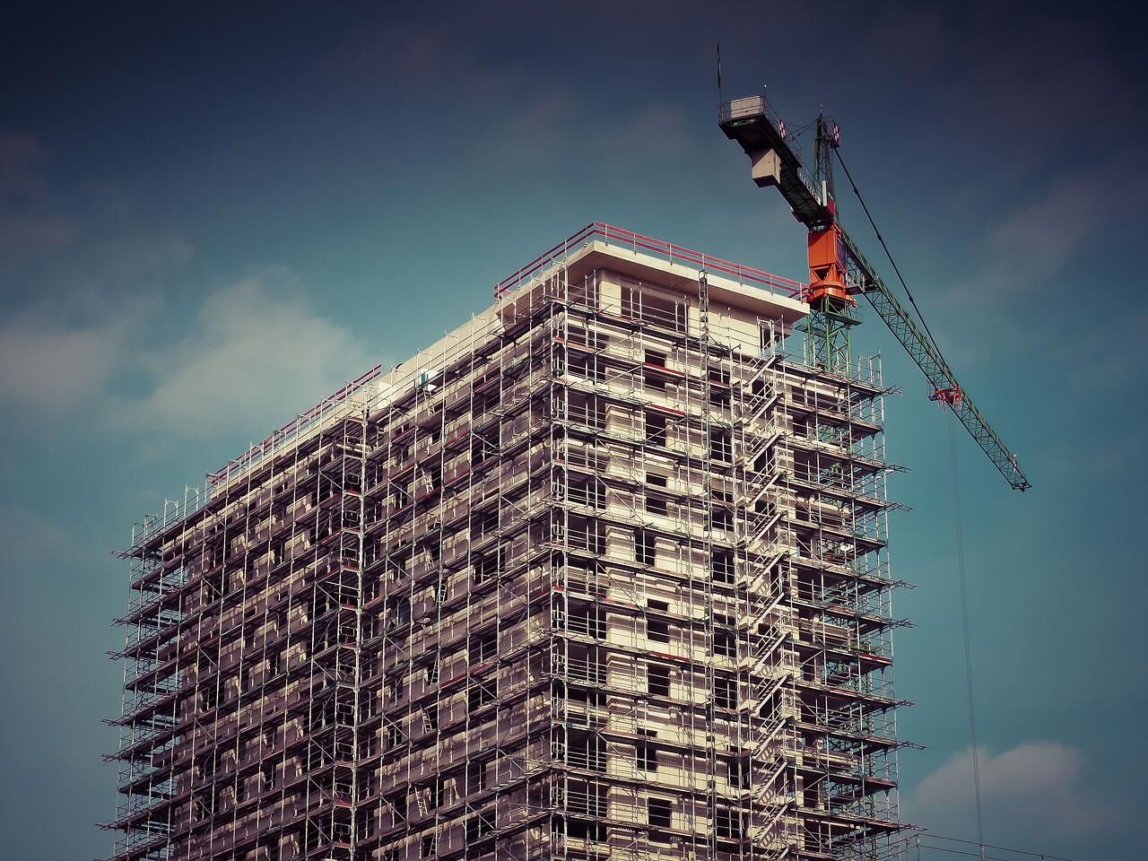 building-g343cc3272_1280